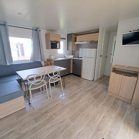 Camping Sainte Mere Eglise Sainte-Mere-Eglise Exterior foto