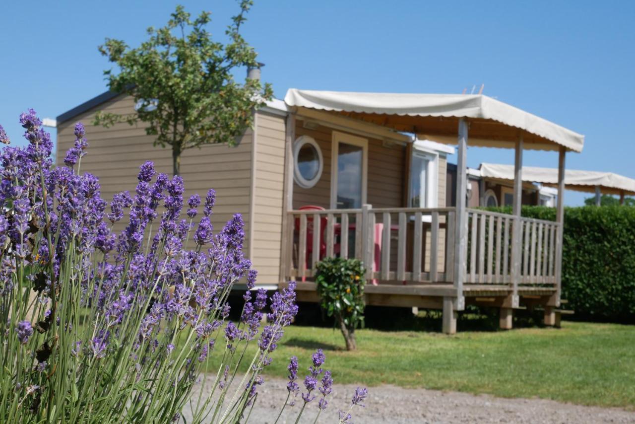 Camping Sainte Mere Eglise Sainte-Mere-Eglise Exterior foto