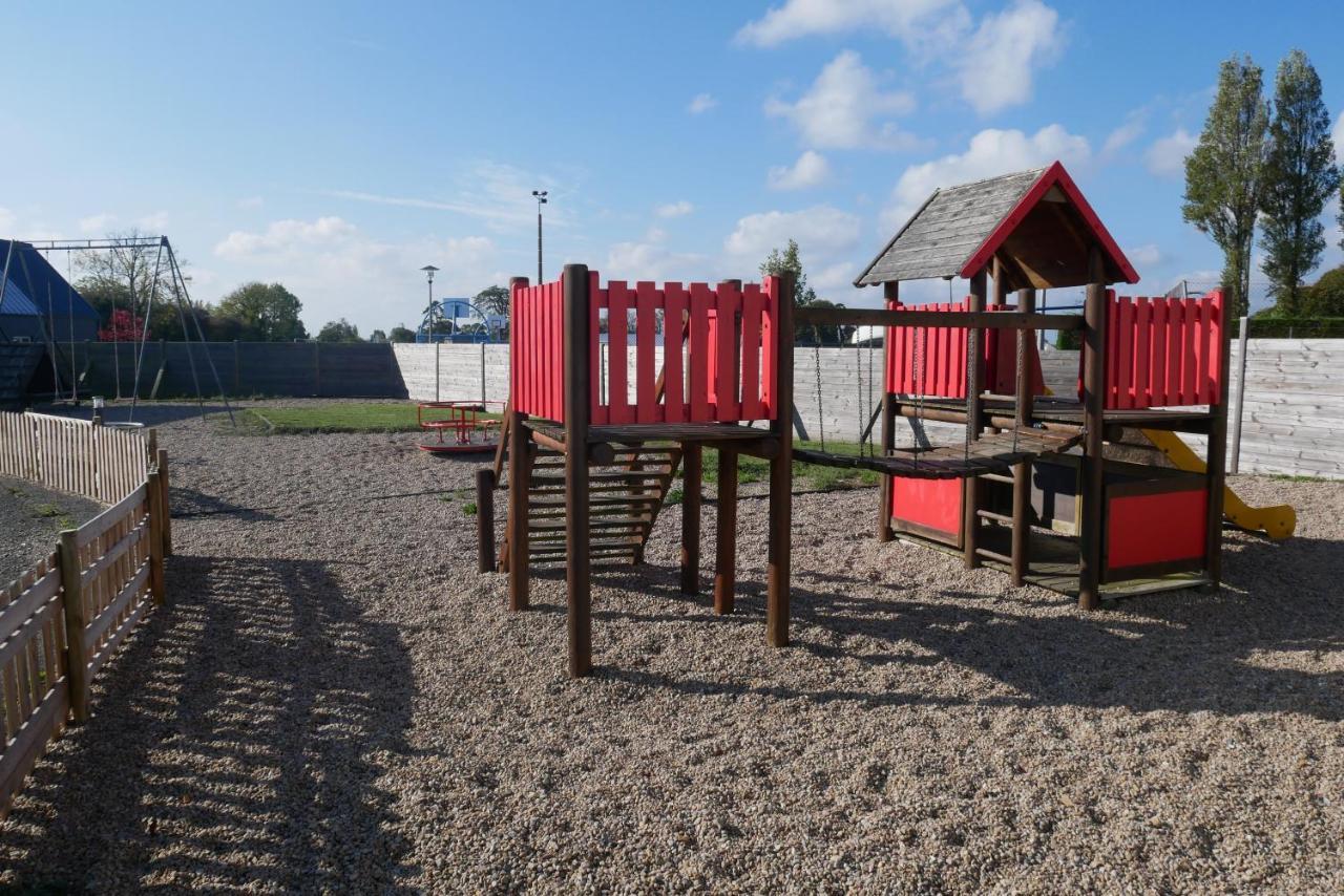 Camping Sainte Mere Eglise Sainte-Mere-Eglise Exterior foto