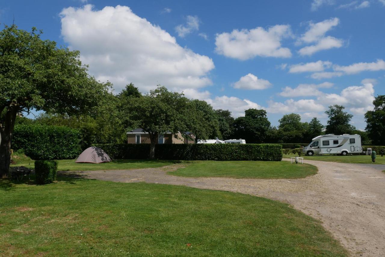 Camping Sainte Mere Eglise Sainte-Mere-Eglise Exterior foto
